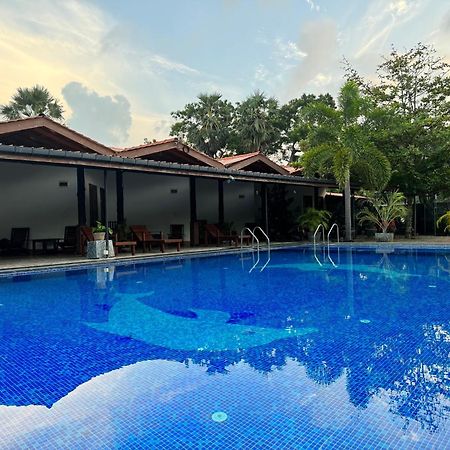 Paris Garden Resort Trincomalee Ngoại thất bức ảnh