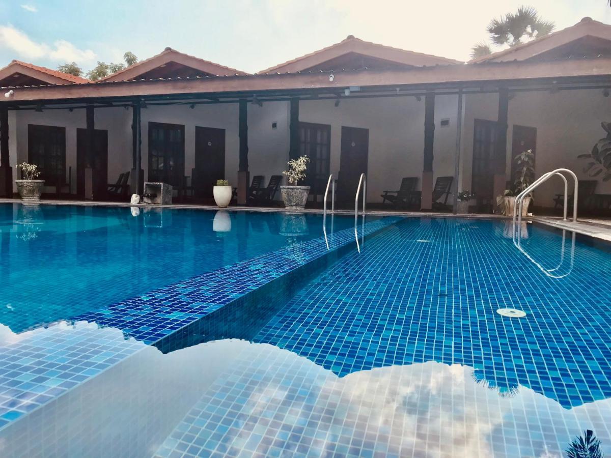 Paris Garden Resort Trincomalee Ngoại thất bức ảnh