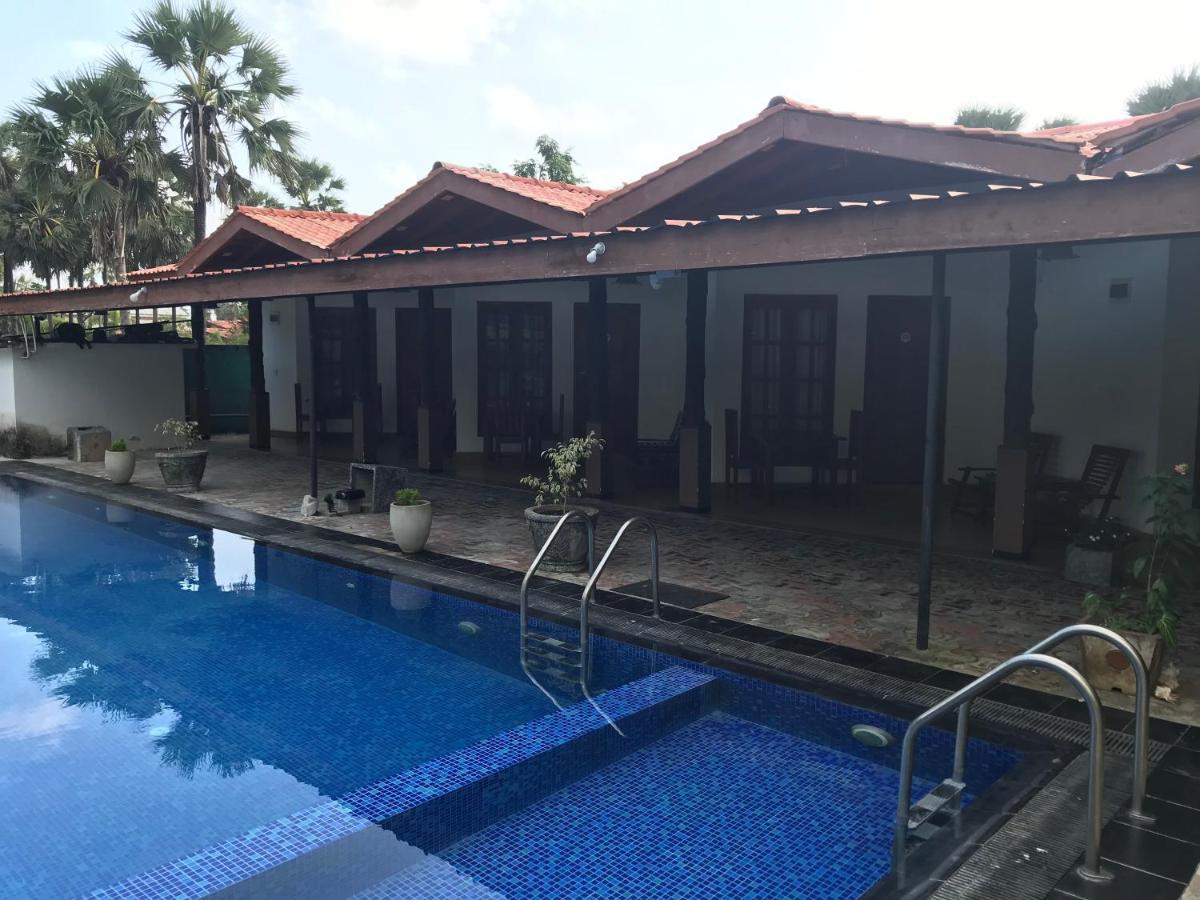 Paris Garden Resort Trincomalee Ngoại thất bức ảnh