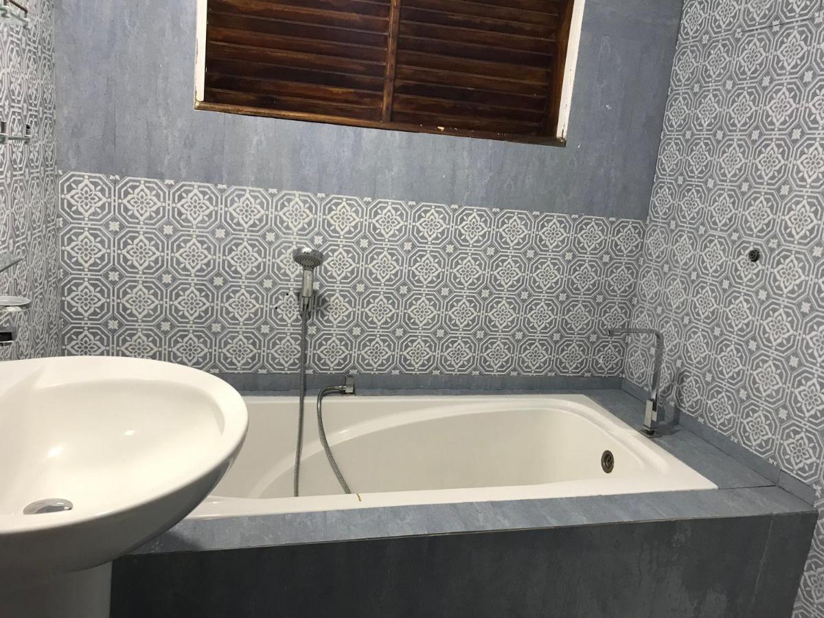 Paris Garden Resort Trincomalee Ngoại thất bức ảnh