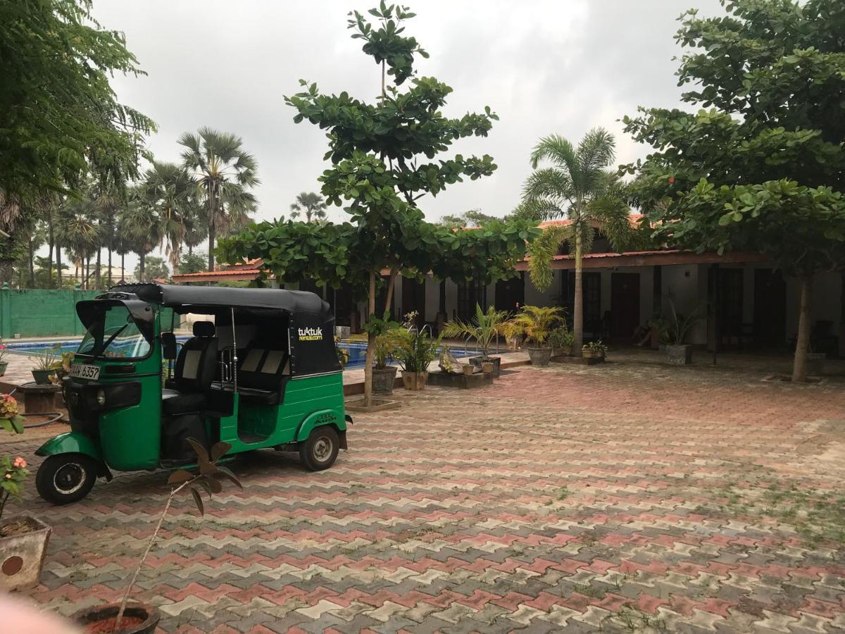 Paris Garden Resort Trincomalee Ngoại thất bức ảnh
