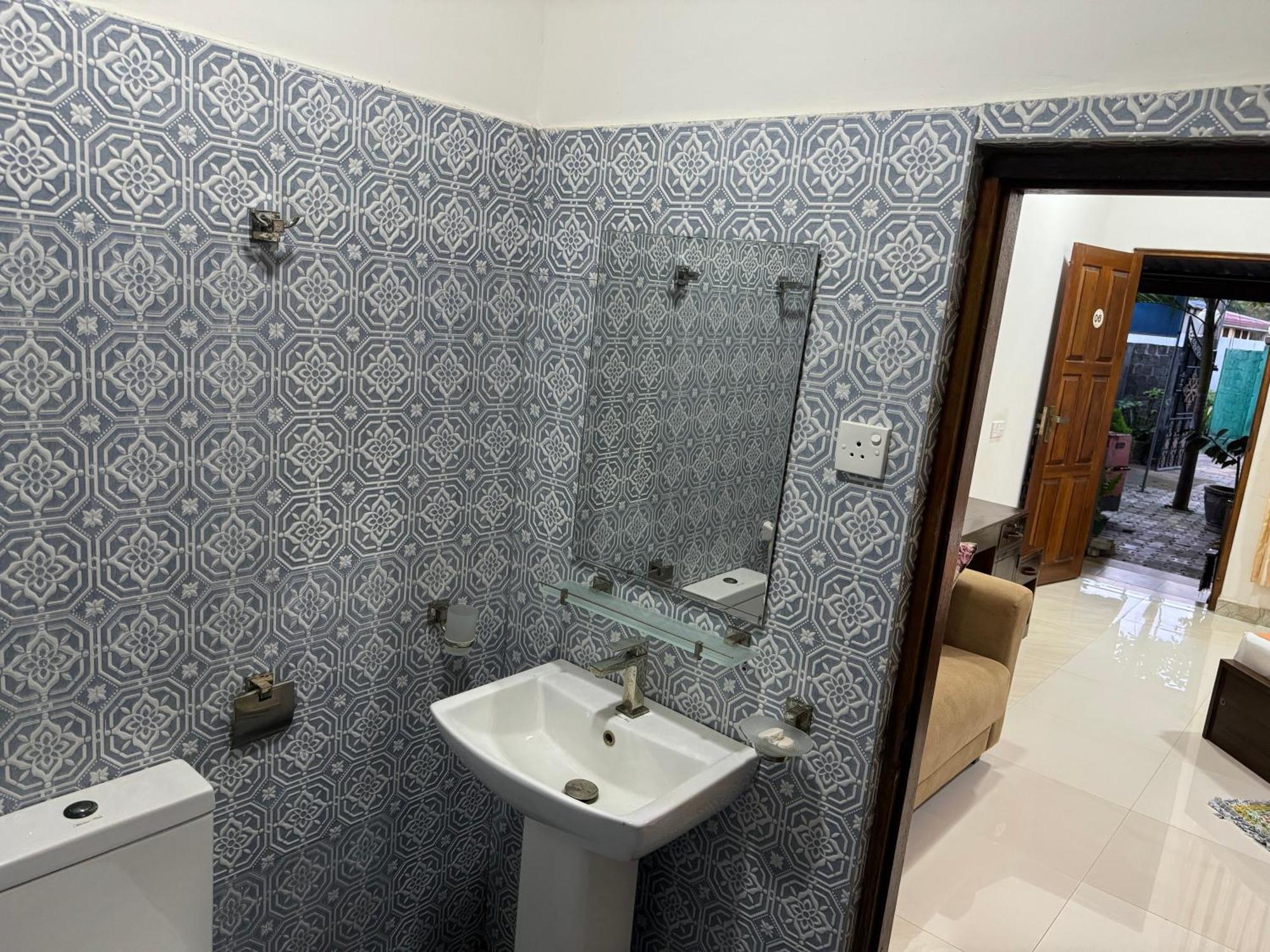 Paris Garden Resort Trincomalee Ngoại thất bức ảnh